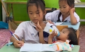 Esta niña de 10 años se vuelve la sensación de internet tras llevar a un bebé a clase