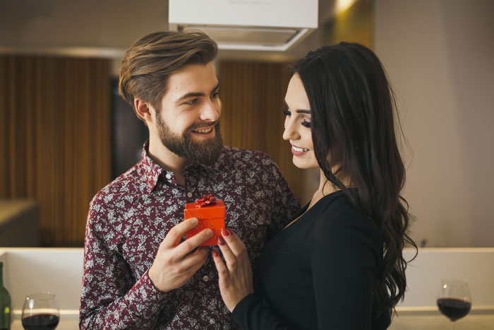 Woman Protects Entitled Sister’s BF From “Intervention” By Telling Him To Skip Dinner With Her Woman Protects Entitled Sister’s BF From “Intervention” By Telling Him To Skip Dinner With Her