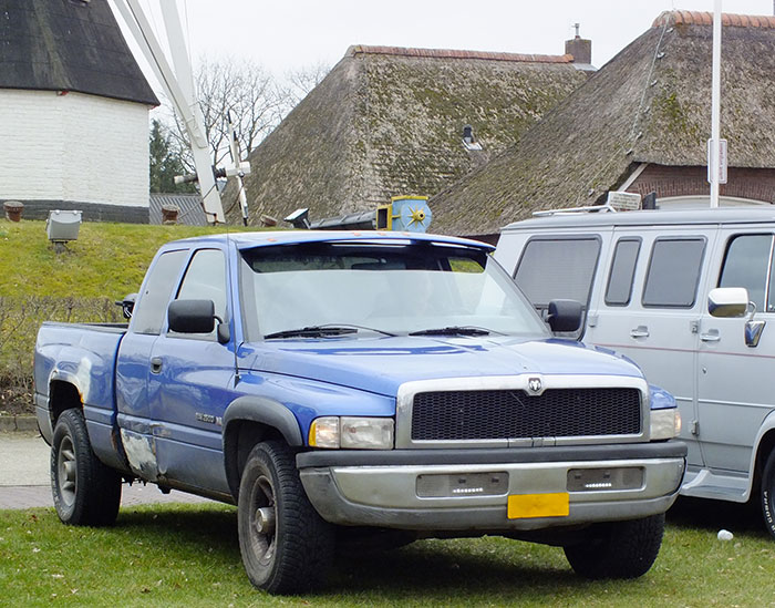 Builder Gets The Perfect Revenge On Entitled Famous "Karen" Builder Gets The Perfect Revenge On Entitled Famous "Karen"