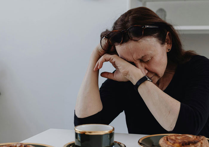 Woman Interrupts Daughter’s 13th B-Day To Grieve Her Grandma, Husband Tells Her She Has To Stop