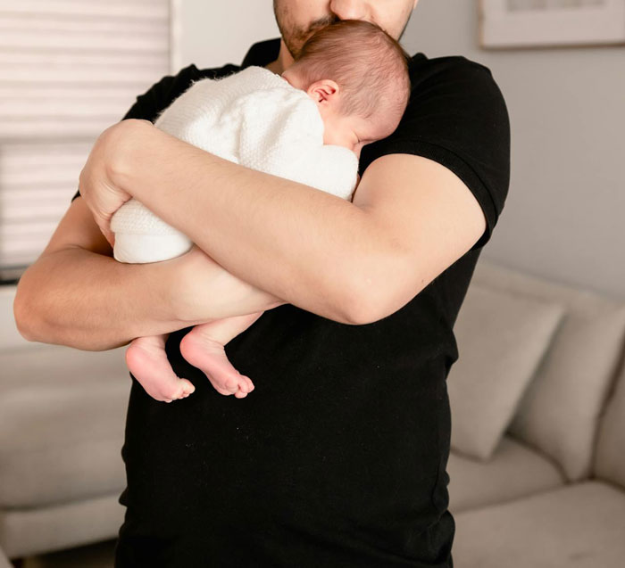 “He Shouldn't Be Touching That Baby”: Mom Loses Patience And Slaps Karen Across The Face “He Shouldn't Be Touching That Baby”: Mom Loses Patience And Slaps Karen Across The Face