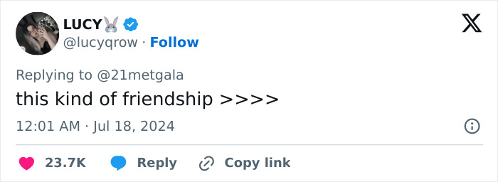 Tweet about friendship, commenting on stars Finn Wolfhard and Gaten Matarazzo holding hands in New York City. Tweet about friendship, commenting on stars Finn Wolfhard and Gaten Matarazzo holding hands in New York City.