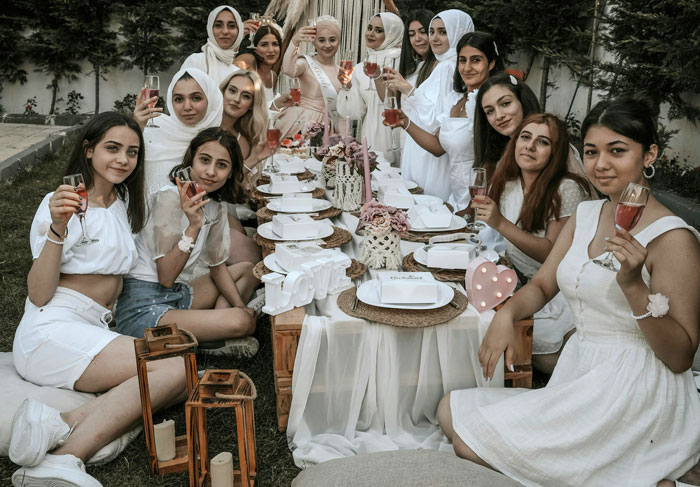 Muslim Friend Is Terrified After Bride Posts Pic Of Her Without Her Hijab, Refuses To Delete It Muslim Friend Is Terrified After Bride Posts Pic Of Her Without Her Hijab, Refuses To Delete It