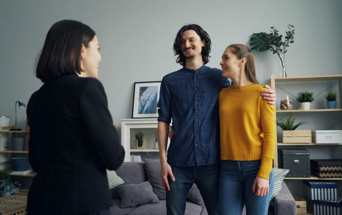 Guy Removed From Dinner Party For Babying And "Helping" Blind Woman Far Too Much Guy Removed From Dinner Party For Babying And "Helping" Blind Woman Far Too Much