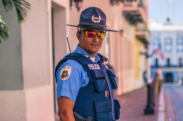 Man Wonders What His Options Are After His Date’s Mom Calls The Cops On Him At 3AM Man Wonders What His Options Are After His Date’s Mom Calls The Cops On Him At 3AM