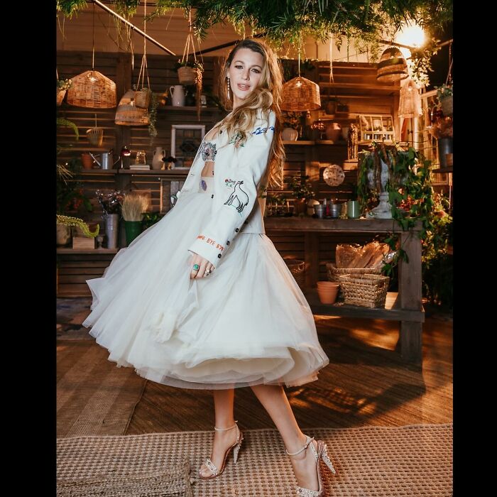 Blake Lively Looks Like “A Real-Life Princess” In Floral Bralette And Full Tulle Skirt Blake Lively Looks Like “A Real-Life Princess” In Floral Bralette And Full Tulle Skirt