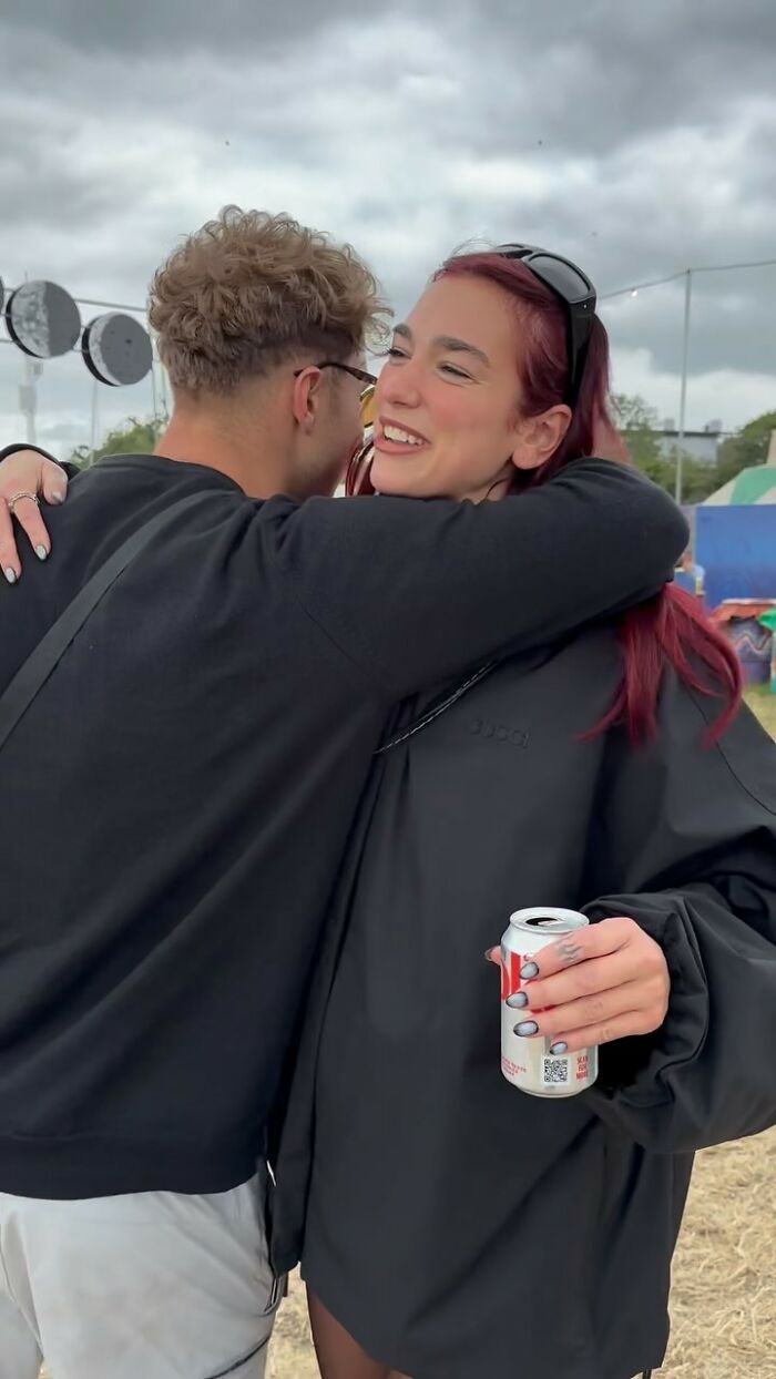 Dua Lipa "Desperate For Escape" As Fan Forces Her To Listen To His Song At Glastonbury Dua Lipa "Desperate For Escape" As Fan Forces Her To Listen To His Song At Glastonbury