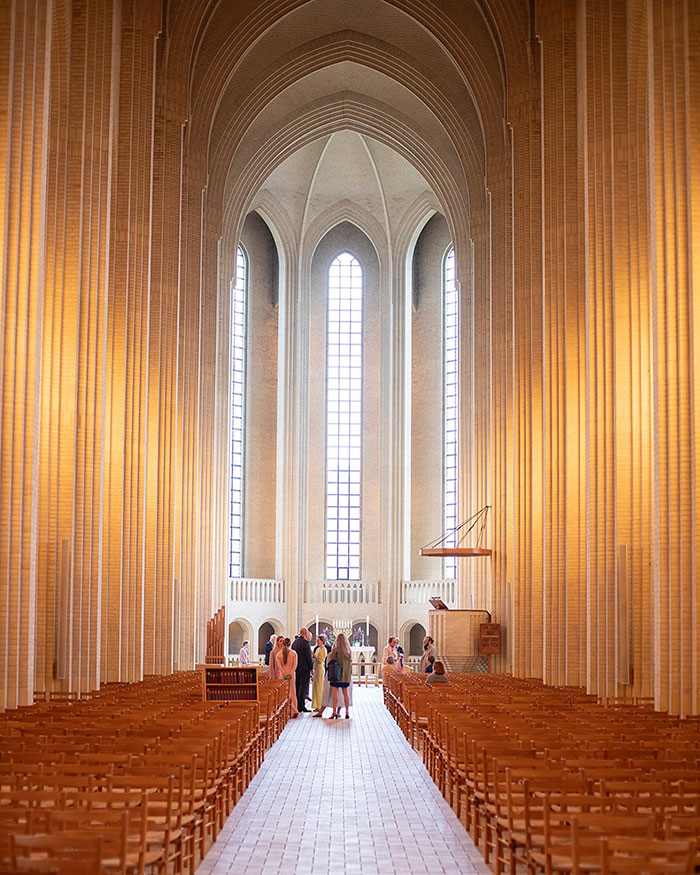 Influencer Slammed For The “Worst Wedding Dress Ever” After You Can See Her Underwear Influencer Slammed For The “Worst Wedding Dress Ever” After You Can See Her Underwear