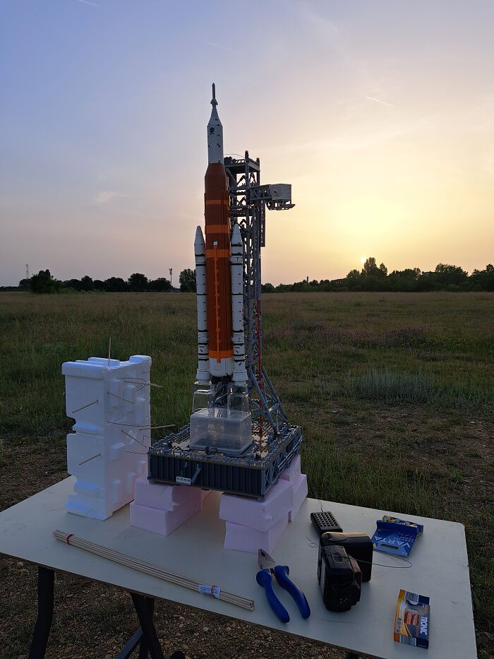I Have No Opportunity To Photograph A Real Rocket Launch, So I Made My Own With LEGO I Have No Opportunity To Photograph A Real Rocket Launch, So I Made My Own With LEGO