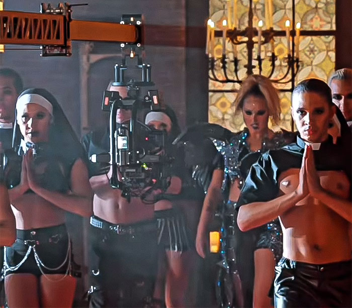 “How Did This Get Past Editing?”: Fans Claim Tampon Falls Out In JoJo Siwa Music Video “How Did This Get Past Editing?”: Fans Claim Tampon Falls Out In JoJo Siwa Music Video