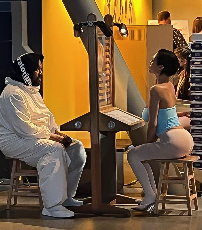 Bianca Censori And Kanye Roasted Over “Embarrassing” Dress And Behavior In Science Museum Bianca Censori And Kanye Roasted Over “Embarrassing” Dress And Behavior In Science Museum