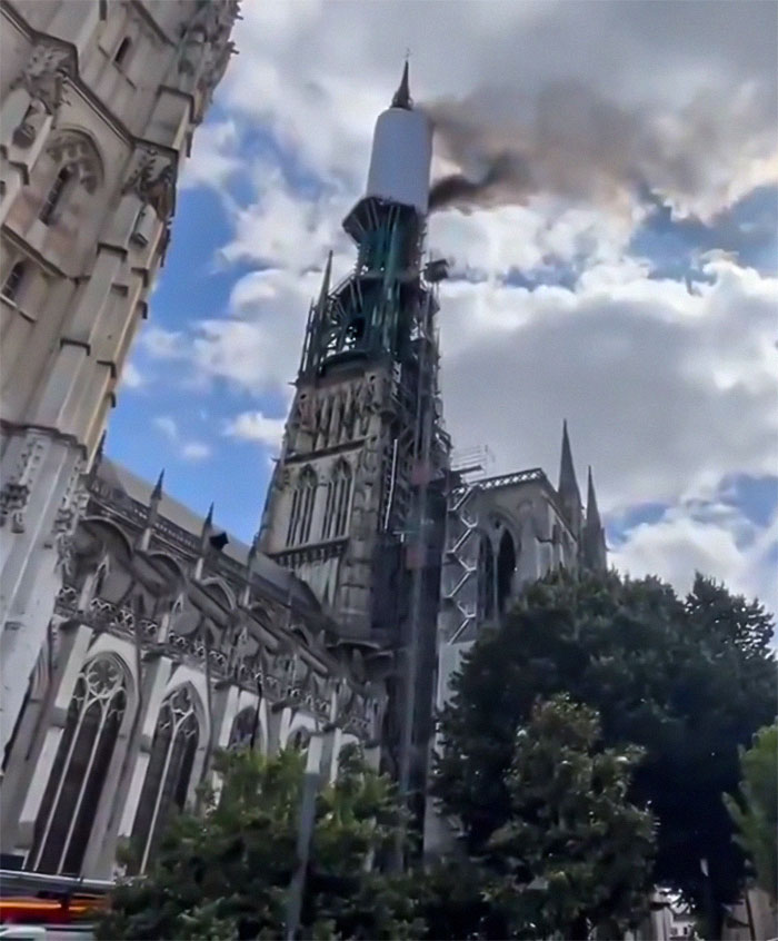 France's Famous Rouen Cathedral Engulfed In Flames, 40 Fire Engines Arrive On Scene France's Famous Rouen Cathedral Engulfed In Flames, 40 Fire Engines Arrive On Scene