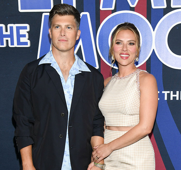 Scarlett Johansson “Blacked Out” Over Colin Jost’s Forced SNL Joke About Her Body Scarlett Johansson “Blacked Out” Over Colin Jost’s Forced SNL Joke About Her Body