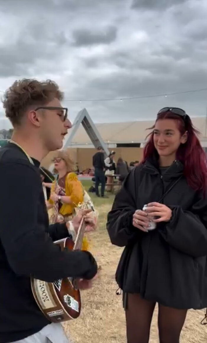 Dua Lipa "Desperate For Escape" As Fan Forces Her To Listen To His Song At Glastonbury Dua Lipa "Desperate For Escape" As Fan Forces Her To Listen To His Song At Glastonbury