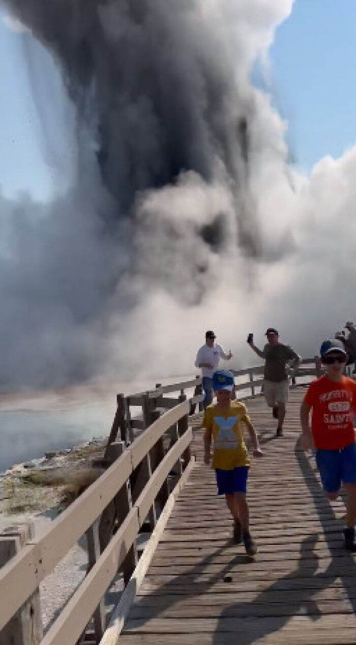 Terrified Tourists Run For Their Lives During Hydrothermal Explosion At Yellowstone National Park Terrified Tourists Run For Their Lives During Hydrothermal Explosion At Yellowstone National Park