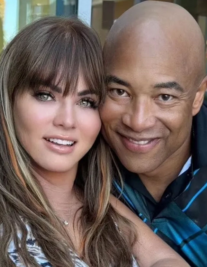 Real Housewife Of Orange County Star’s Ridiculously Edited Selfie Gets Called Out By Daughter Real Housewife Of Orange County Star’s Ridiculously Edited Selfie Gets Called Out By Daughter