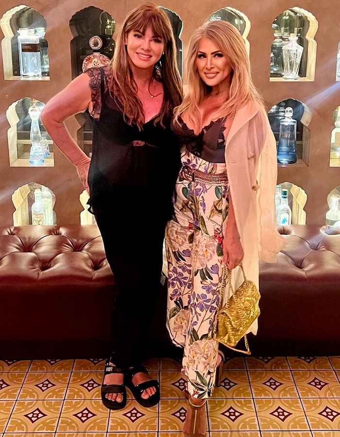 Real Housewife Of Orange County Star’s Ridiculously Edited Selfie Gets Called Out By Daughter Real Housewife Of Orange County Star’s Ridiculously Edited Selfie Gets Called Out By Daughter