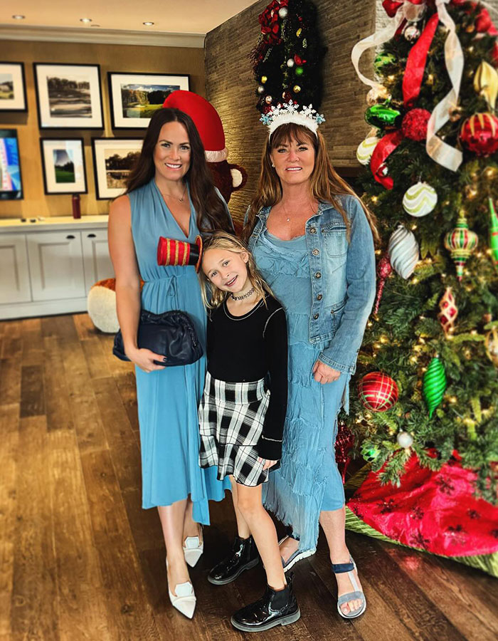 Real Housewife Of Orange County Star’s Ridiculously Edited Selfie Gets Called Out By Daughter Real Housewife Of Orange County Star’s Ridiculously Edited Selfie Gets Called Out By Daughter