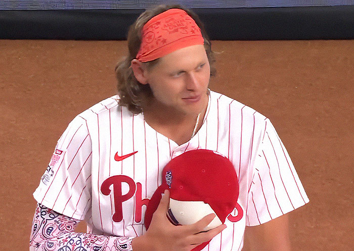 A Divided America Unites To Slam “Worst National Anthem” Rendition At Home Run Derby A Divided America Unites To Slam “Worst National Anthem” Rendition At Home Run Derby