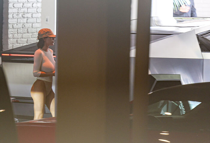 Bianca Censori “Looks So Unhappy” As She Steps Out With Kanye West Without Wearing Pants Bianca Censori “Looks So Unhappy” As She Steps Out With Kanye West Without Wearing Pants