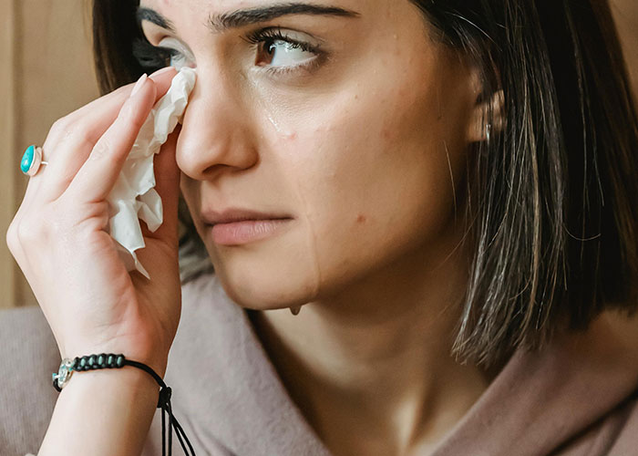 Woman Reports Boss To HR After He Forces Her To Go To Meeting During Labor, Coworkers Hate Her Woman Reports Boss To HR After He Forces Her To Go To Meeting During Labor, Coworkers Hate Her