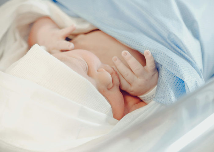 Woman Reports Boss To HR After He Forces Her To Go To Meeting During Labor, Coworkers Hate Her Woman Reports Boss To HR After He Forces Her To Go To Meeting During Labor, Coworkers Hate Her