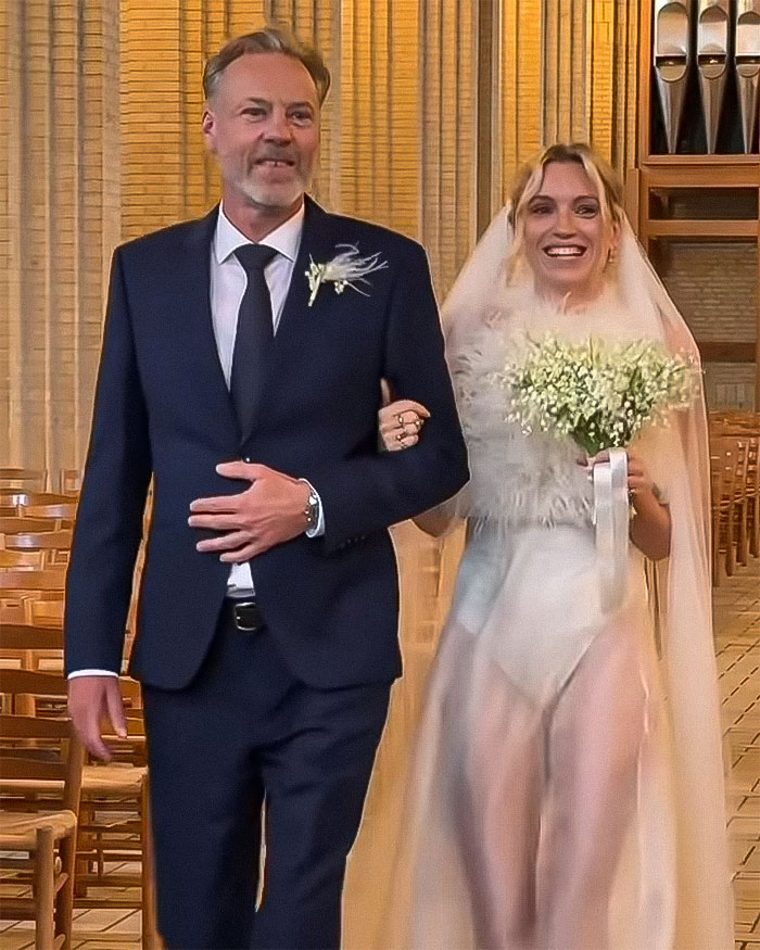 Influencer Slammed For The “Worst Wedding Dress Ever” After You Can See Her Underwear Influencer Slammed For The “Worst Wedding Dress Ever” After You Can See Her Underwear