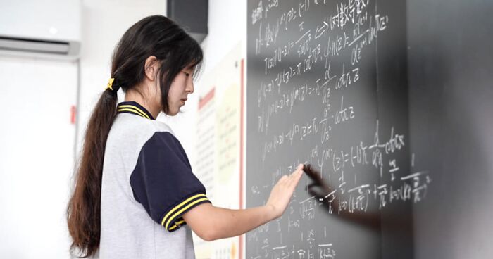 This 17 Y.O. Girl From China Stunned The Entire World With Her Achievement In Global Math Contest