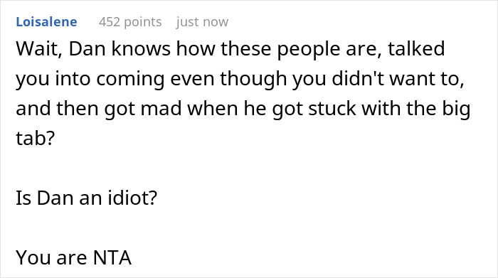 Guy Refuses To Split Restaurant Bill With Friends After They Order $200 Meals, Drama Ensues Guy Refuses To Split Restaurant Bill With Friends After They Order $200 Meals, Drama Ensues