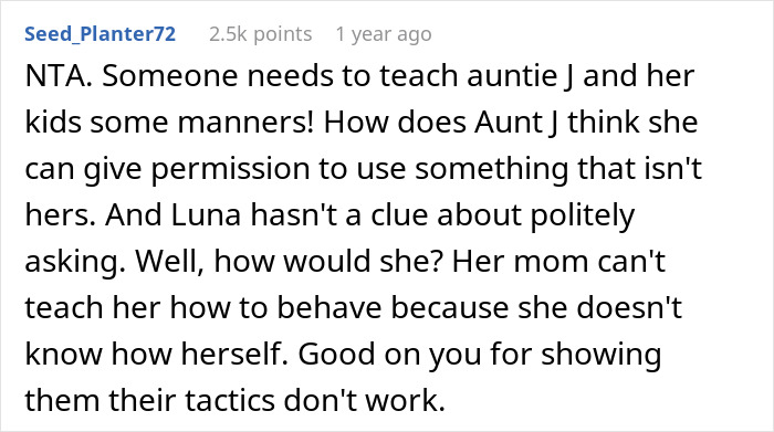Unprepared Aunt Desperately Asks Teenager To Give Tablet To Her Kids On A Long Flight, He Pettily Refuses Unprepared Aunt Desperately Asks Teenager To Give Tablet To Her Kids On A Long Flight, He Pettily Refuses