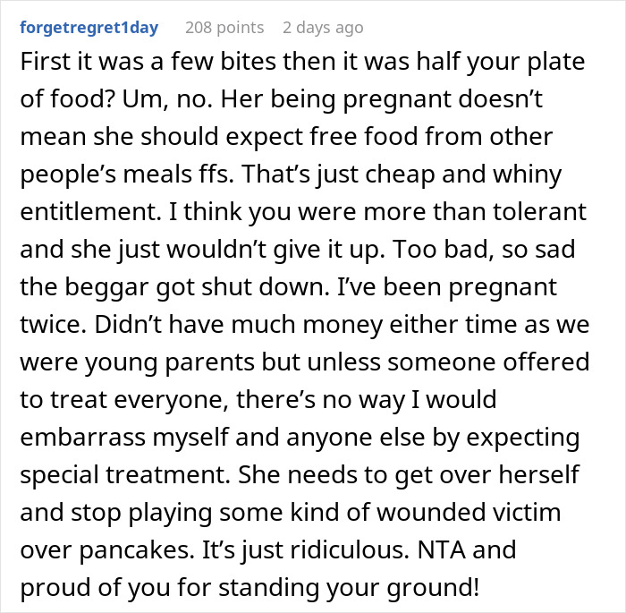 Man Called Selfish And Heartless For Not Sharing Half Of His Food With A Pregnant Woman Man Called Selfish And Heartless For Not Sharing Half Of His Food With A Pregnant Woman