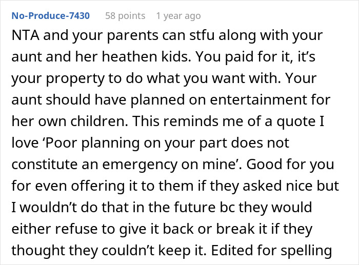 Unprepared Aunt Desperately Asks Teenager To Give Tablet To Her Kids On A Long Flight, He Pettily Refuses Unprepared Aunt Desperately Asks Teenager To Give Tablet To Her Kids On A Long Flight, He Pettily Refuses