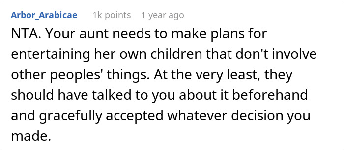 Unprepared Aunt Desperately Asks Teenager To Give Tablet To Her Kids On A Long Flight, He Pettily Refuses Unprepared Aunt Desperately Asks Teenager To Give Tablet To Her Kids On A Long Flight, He Pettily Refuses