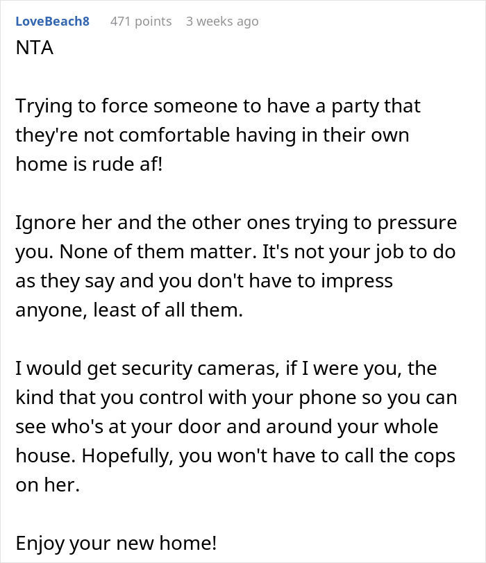 “She’s Crazy”: Newcomer Doesn’t Want To Join Neighborhood Tradition, Karen Doesn’t Take No For An Answer “She’s Crazy”: Newcomer Doesn’t Want To Join Neighborhood Tradition, Karen Doesn’t Take No For An Answer