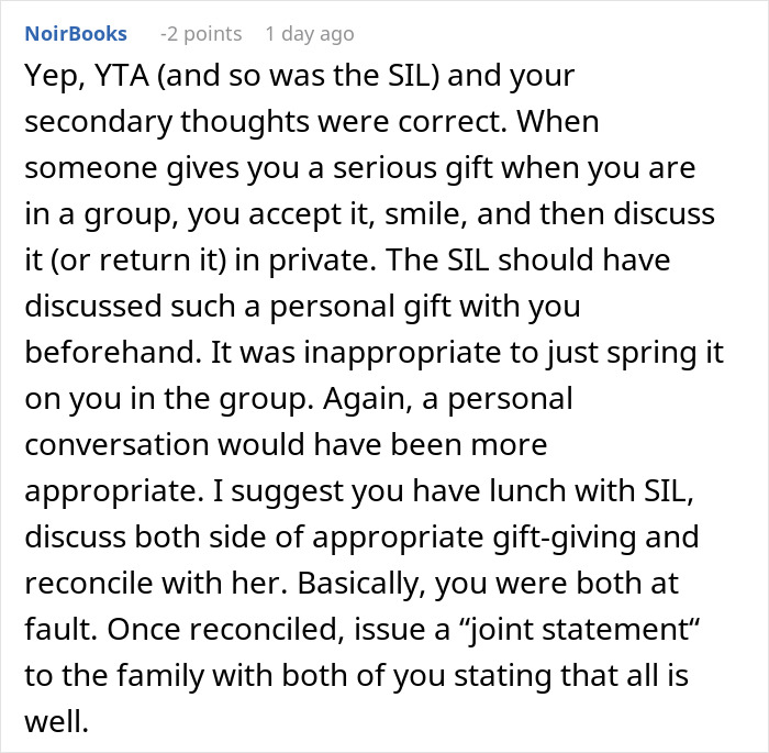Man Defends Sister After Fiancée Refuses To Wear Her Wedding Dress, Ends Up Single Man Defends Sister After Fiancée Refuses To Wear Her Wedding Dress, Ends Up Single