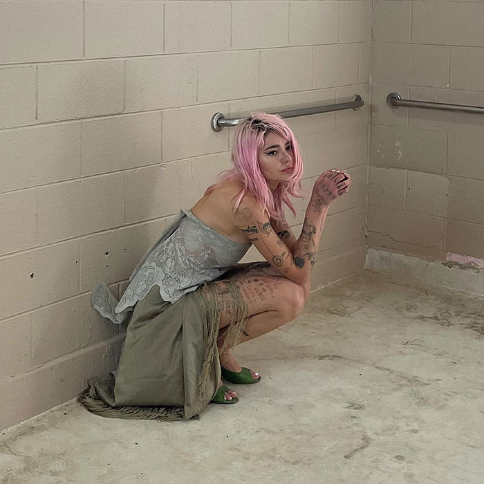 25-Year-Old Step-Daughter Of Slash Loses Her Life, Shares Post-Mortem Cryptic Instagram Post 25-Year-Old Step-Daughter Of Slash Loses Her Life, Shares Post-Mortem Cryptic Instagram Post