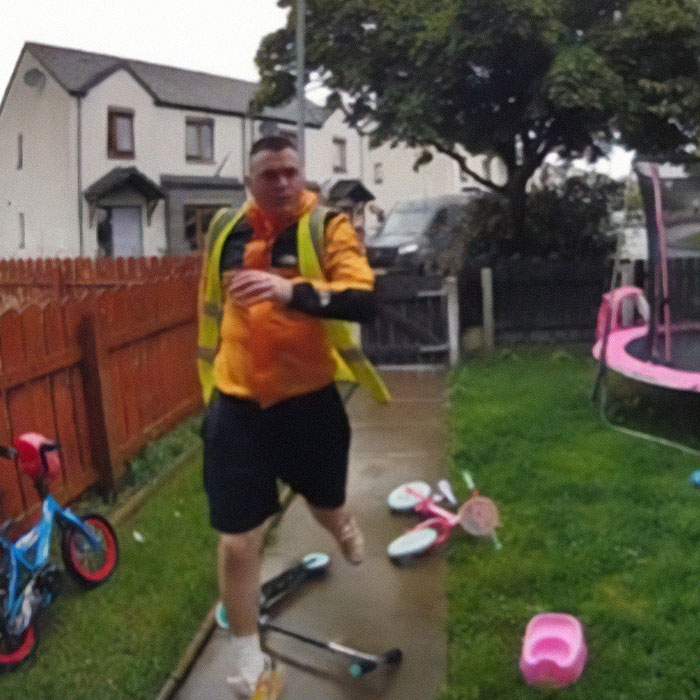 Amazon Driver Saves Woman After Her “Brave” Toddler Son Asks For Help Amazon Driver Saves Woman After Her “Brave” Toddler Son Asks For Help