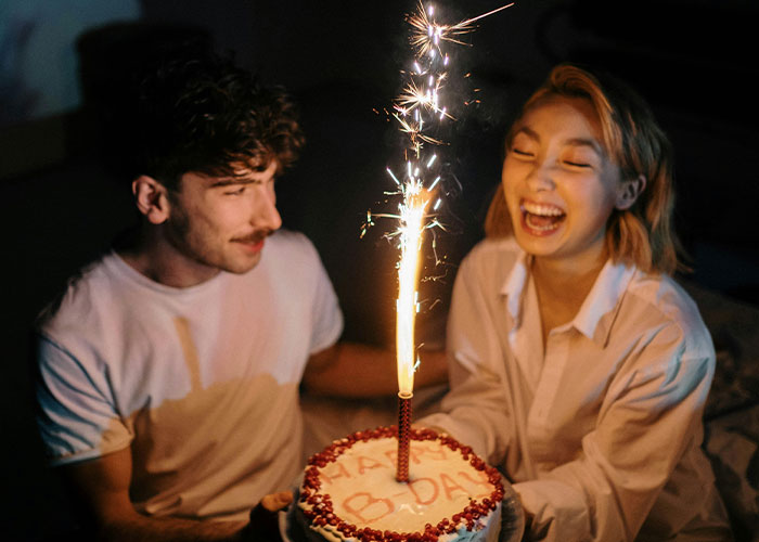 Man Dumps GF After She Expects Him To Foot $1,100 Bill Since He’s “The Man,” Starts To Regret It Man Dumps GF After She Expects Him To Foot $1,100 Bill Since He’s “The Man,” Starts To Regret It