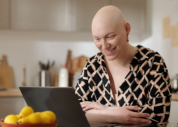 Boss Puts Woman On Performance Review For Beating Cancer, It Majorly Backfires Boss Puts Woman On Performance Review For Beating Cancer, It Majorly Backfires