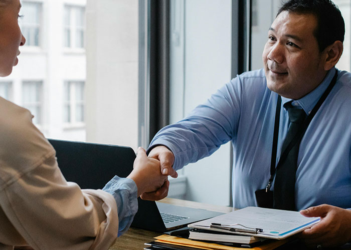 Boss Puts Woman On Performance Review For Beating Cancer, It Majorly Backfires Boss Puts Woman On Performance Review For Beating Cancer, It Majorly Backfires