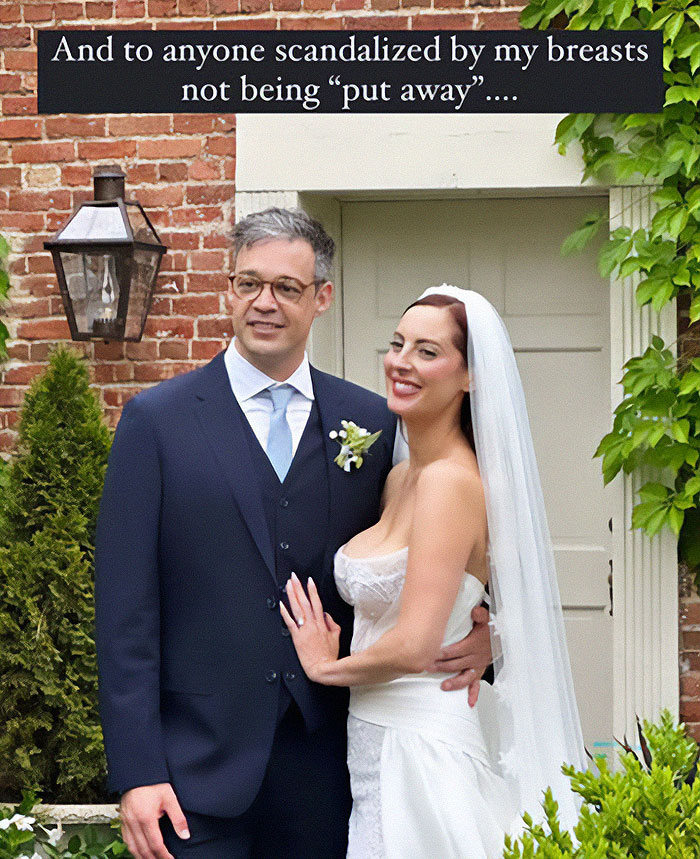 Susan Sarandon’s Daughter Brilliantly Shuts Down Trolls Over Her Wedding Dress Cleavage Susan Sarandon’s Daughter Brilliantly Shuts Down Trolls Over Her Wedding Dress Cleavage