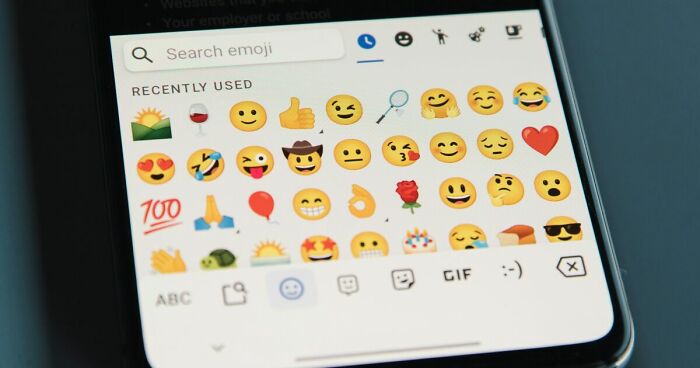 Gen Z Wants To Cancel The Thumbs Up Emoji Saying Its “Passive Aggressive” And “Rude”