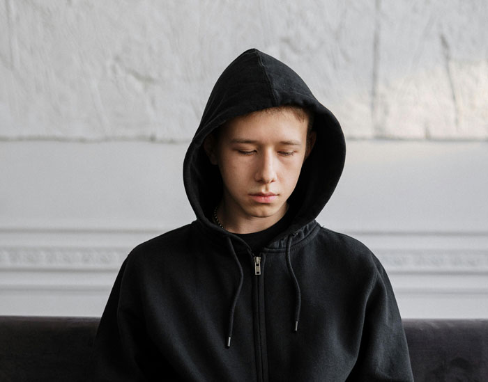 Teen Is Heartbroken After Foster Family Of 11 Years Leave Him Homeless Once He Turned 18 Teen Is Heartbroken After Foster Family Of 11 Years Leave Him Homeless Once He Turned 18