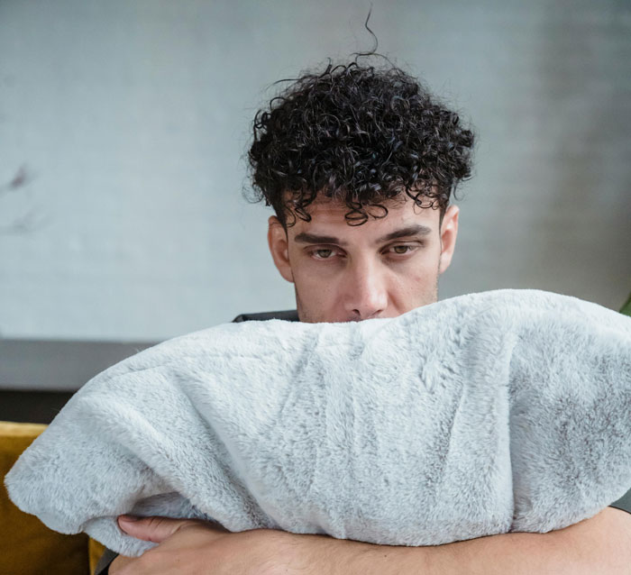 Teen Is Heartbroken After Foster Family Of 11 Years Leave Him Homeless Once He Turned 18 Teen Is Heartbroken After Foster Family Of 11 Years Leave Him Homeless Once He Turned 18