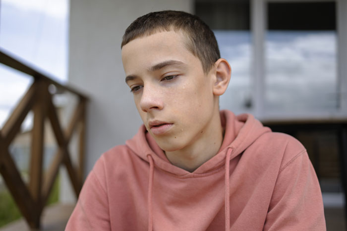 Teen Is Heartbroken After Foster Family Of 11 Years Leave Him Homeless Once He Turned 18 Teen Is Heartbroken After Foster Family Of 11 Years Leave Him Homeless Once He Turned 18