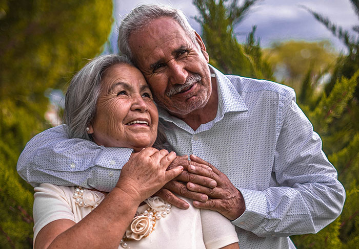 Daughter Finds Out 26 Y.O. Became Close Friends With Her Elderly Parents, Questions Everything Daughter Finds Out 26 Y.O. Became Close Friends With Her Elderly Parents, Questions Everything