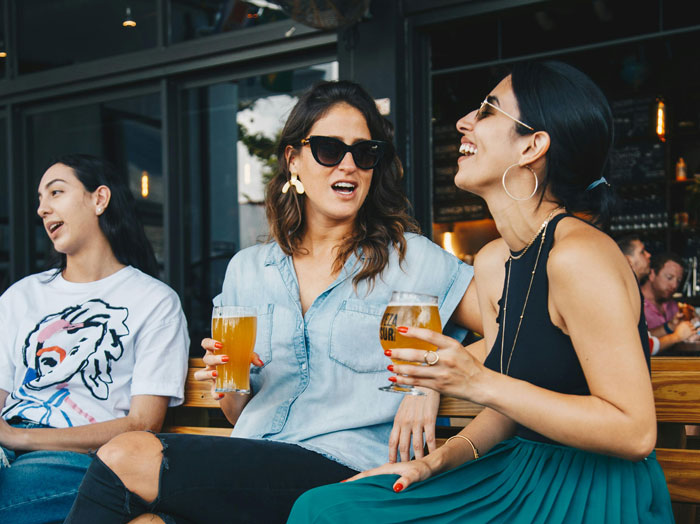 Woman Can’t Stand Weird Neighbor Who Keeps Embarrassing Her, Sparks Discussion Online Woman Can’t Stand Weird Neighbor Who Keeps Embarrassing Her, Sparks Discussion Online