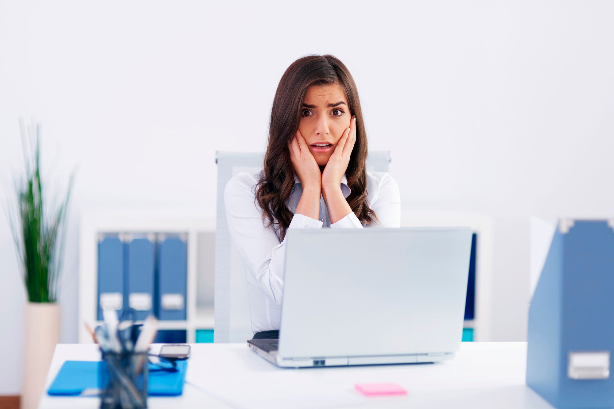 Woman Can’t Stand Weird Neighbor Who Keeps Embarrassing Her, Sparks Discussion Online Woman Can’t Stand Weird Neighbor Who Keeps Embarrassing Her, Sparks Discussion Online