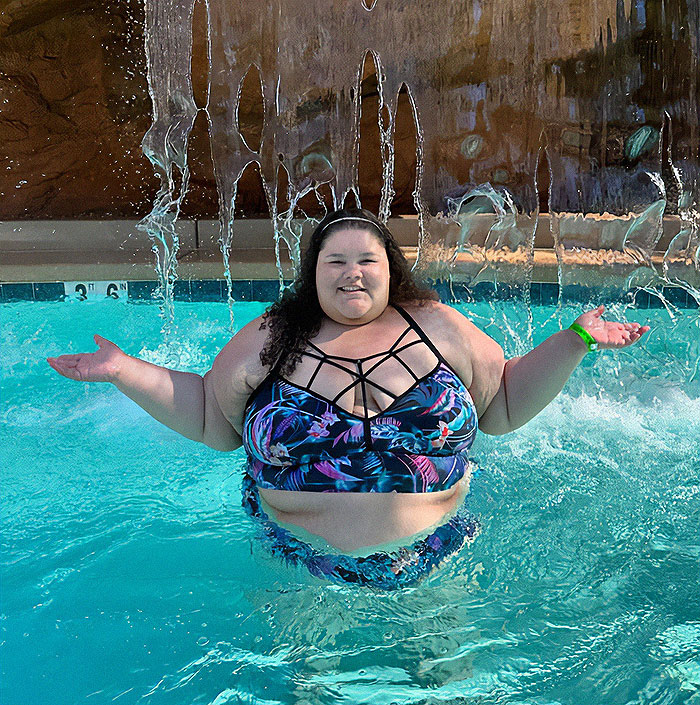 Plus-Size Activist Slams “Non-Inclusive” Pools After Calling Out Airline Staff Who Made Her Walk Plus-Size Activist Slams “Non-Inclusive” Pools After Calling Out Airline Staff Who Made Her Walk