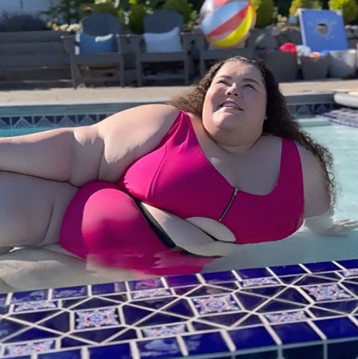 Plus-Size Activist Slams “Non-Inclusive” Pools After Calling Out Airline Staff Who Made Her Walk Plus-Size Activist Slams “Non-Inclusive” Pools After Calling Out Airline Staff Who Made Her Walk